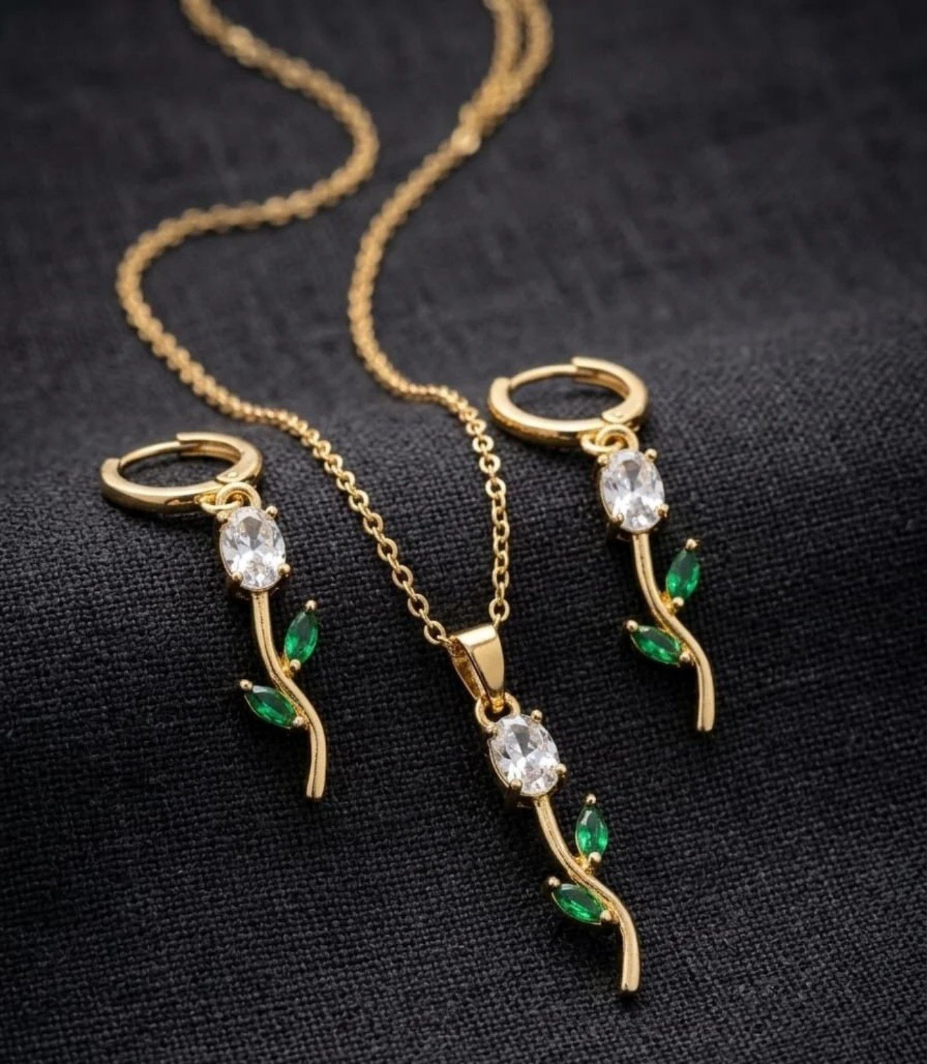 Gold Tulip Pendant Necklace Set